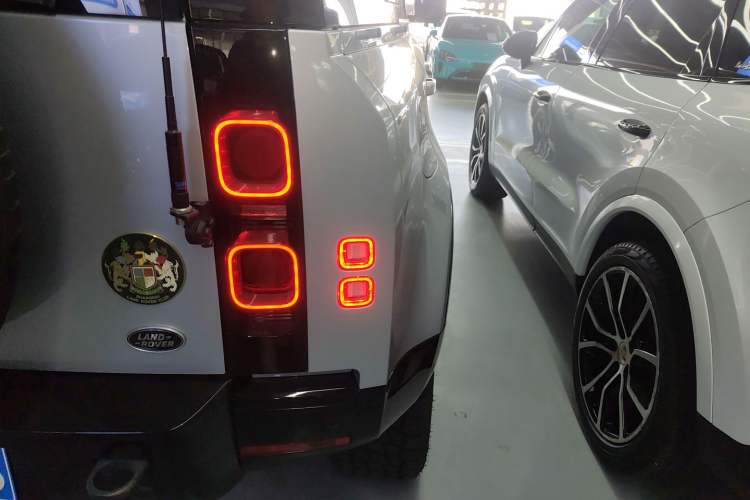 Used Land Rover Defender 2021 110 P400 X-DYNAMIC HSE Exterior 3