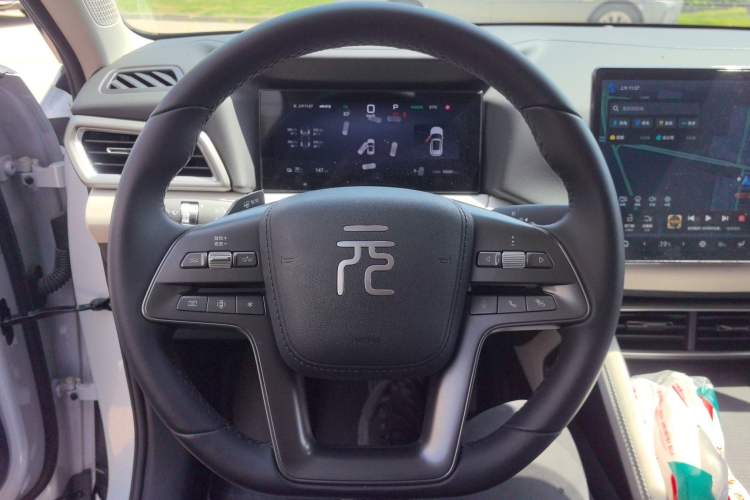 Used BYD Yuan UP 2025 Intelligent Driving Version 401 KM Dynamic Edition Steering Wheel