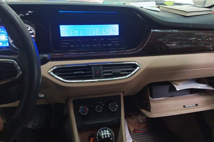 Used CHANGAN KUAYUE Xing V5 2021 1.6L Jinbao Edition Comfort Version DAM16KR Audio And AC Panel
