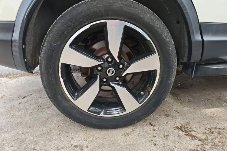 Used Nissan Qashqai 2016 2.0L CVT Flagship Edition Exterior 5