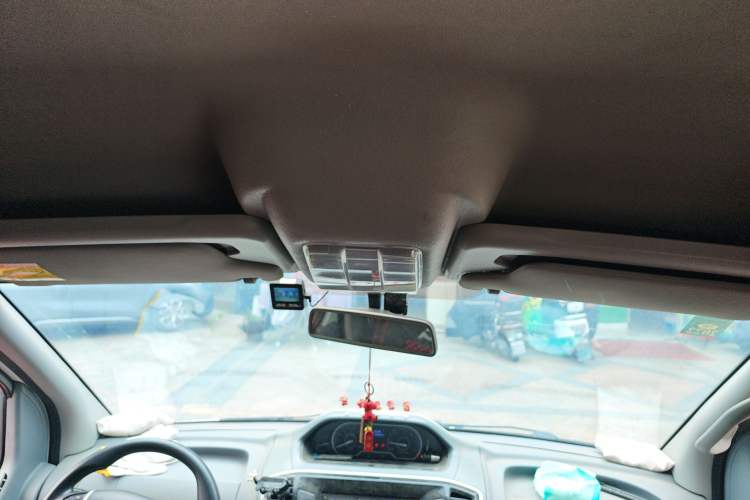 Used SAIC MAXUS Xintu V80 2019 2.5T Classic Edition 6-Speed Manual – Aoyuntong Modified Version Short Wheelbase Mid-Height Roof 5/6 Seats
