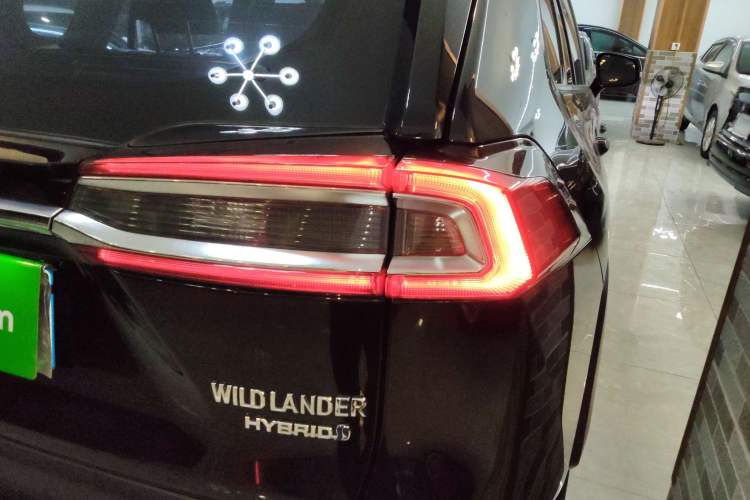 Used Toyota Wildlander 2023 Dual-Motor 2.5L E-CVT Two-Wheel Drive Luxury PLUS Edition
