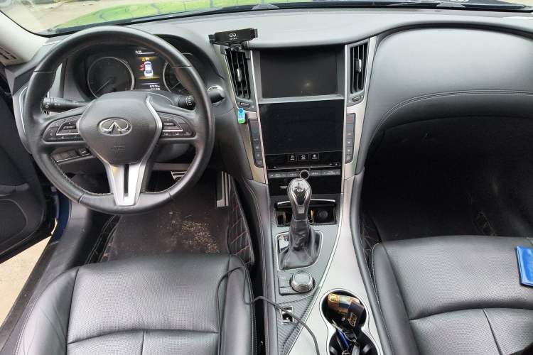 Used Infiniti Q50L 2019 2.0T 30th Anniversary Limited Edition Center Console