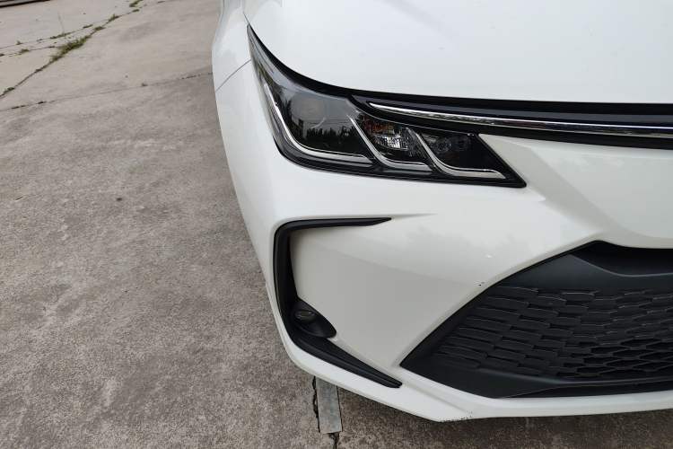 Used Toyota Corolla 2023 1.8L Smart Electric Hybrid Dual-Motor Pioneer Edition Right Front Headlight