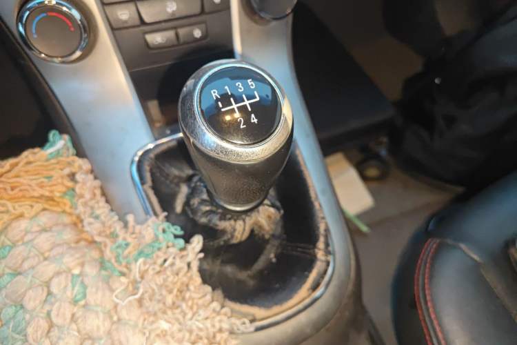 Used Chevrolet Cruze 2015 1.5L Classic SL MT Gear Lever