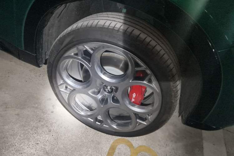 Used Alfa Romeo Tonale 2023 2.0T 268HP AWD Veloce Track Edition Right Front Wheel Hub