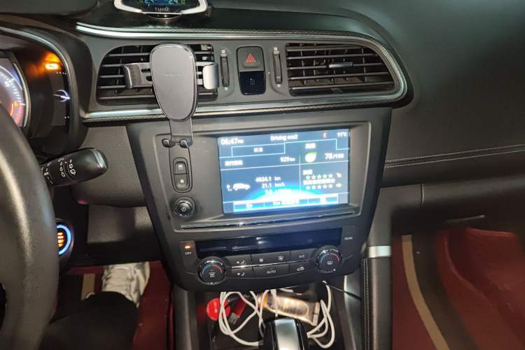 Used Renault Kadjar 2016 2.0L Two-Wheel-Drive Luxury Edition Audio And AC Panel