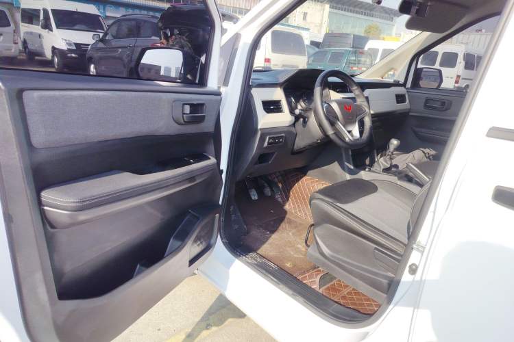 Used Wuling Zhengcheng 2021 1.5T Manual Comfort Version Interior 3