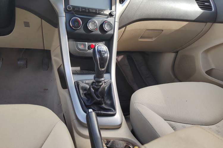 Used Baojun 630 2014 1.5L manual standard version
