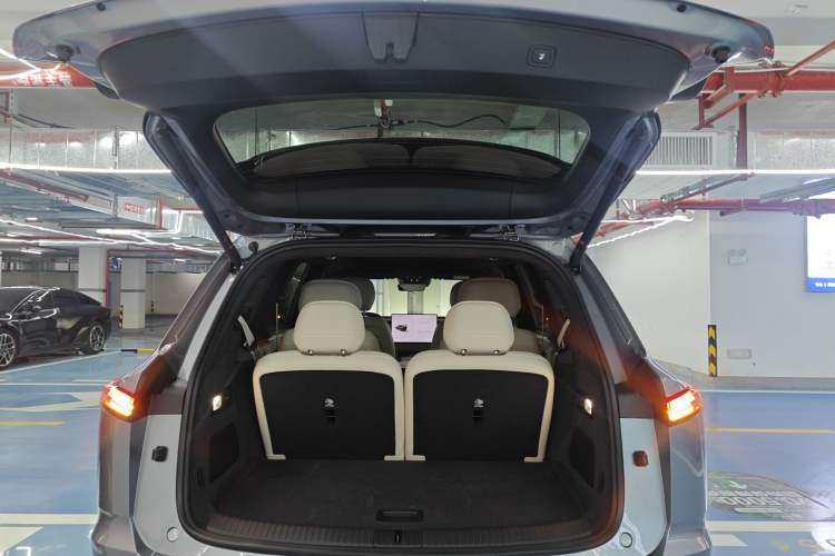 Used ONVO Luxeed L90 2025 Model—Ultra Six-Seater Version