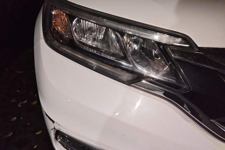 Used Honda CR-V 2015 2.4L two-wheel drive luxury version Right Front Headlight