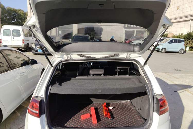 Used Volkswagen Golf 2017 1.6L Automatic Comfort Million-Vehicle Anniversary Edition