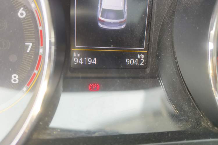 Used Volkswagen Tiguan L 2019 380TSI Automatic All-Wheel Drive Luxury Edition with 7 Seats China VI Standard Odometer Close Up