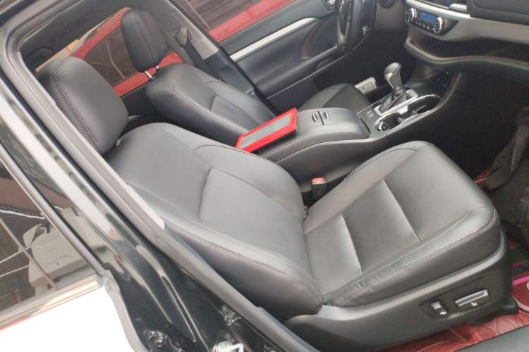 Used Toyota Highlander 2018 2.0T Four-Wheel Drive Prestige Version 7 Seats China V Emission Standard Right Front Seat