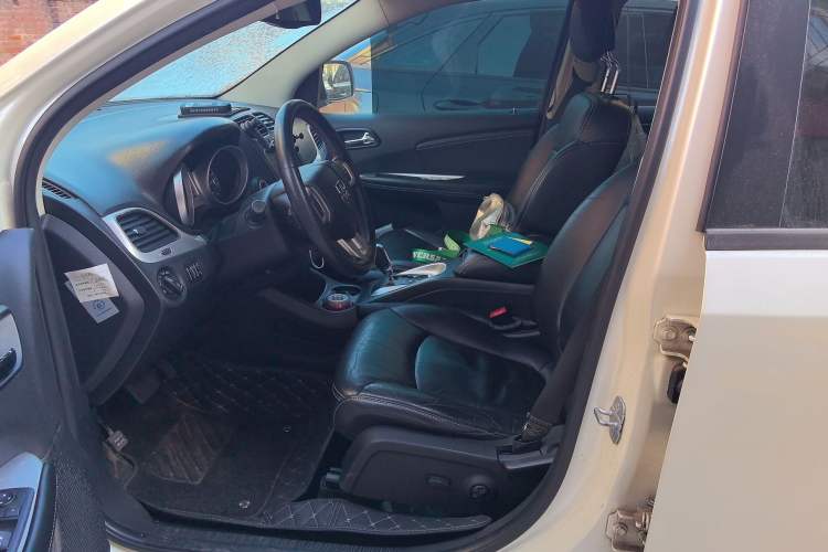 Used Dodge Journey 2013 2.4L Two-Wheel Drive Luxury Version