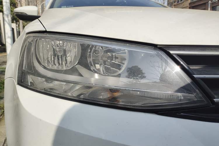 Used Volkswagen Sagitar 2018 1.6L Automatic Comfort Model Right Front Headlight