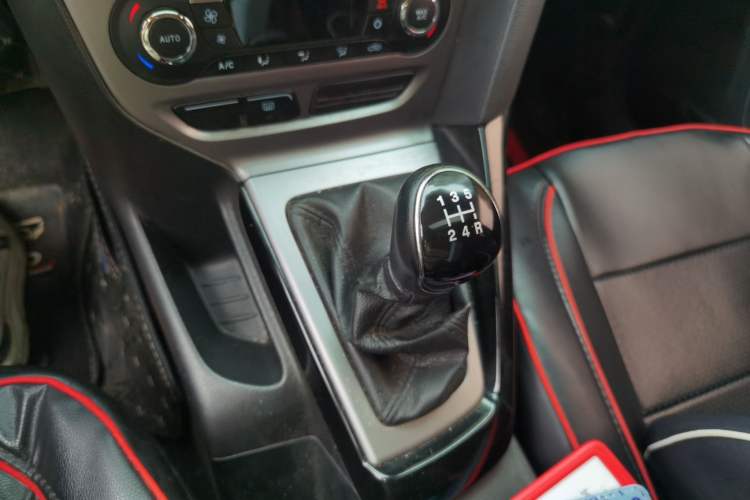 Used Ford Focus 2012 Sedan 1.6L Manual Fashion Edition
