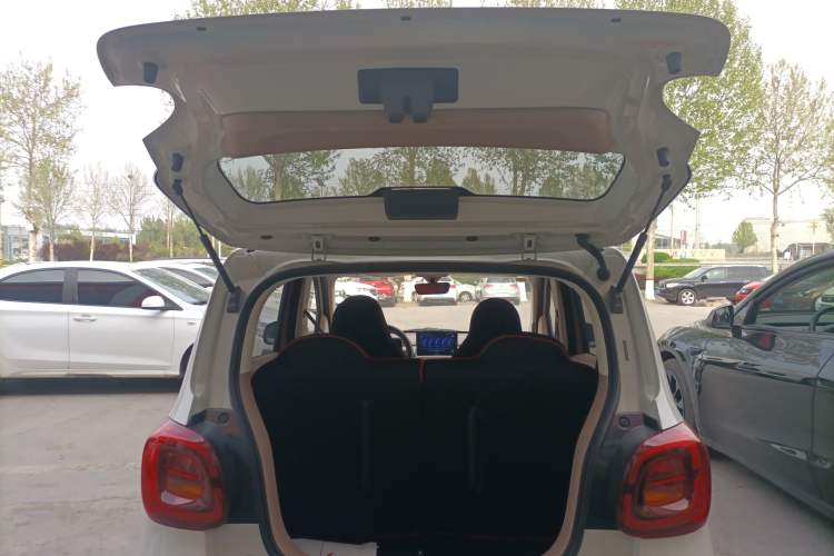 Used Wuling Hongguang MINIEV 2025 Four-Door Version Advanced Edition Trunk