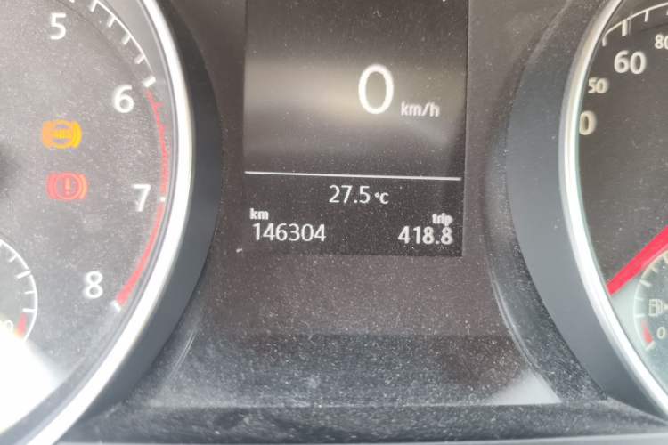 Used Volkswagen Golf 2014 1.4TSI Automatic Comfort Model Odometer Close Up