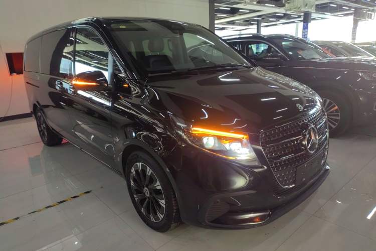 Used Mercedes-Benz V-Class 2024 V 300 Pilot Edition