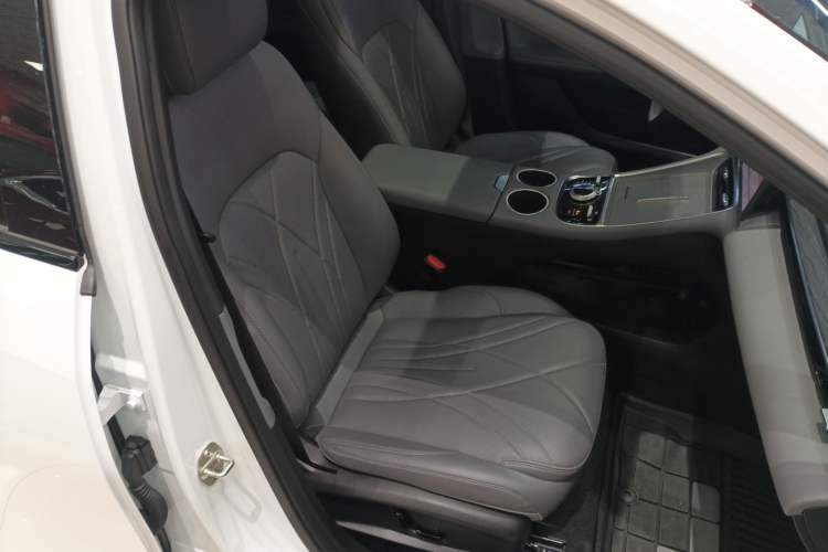 Used Geely Galaxy L6 2025 EM-i 140km Starship Edition
