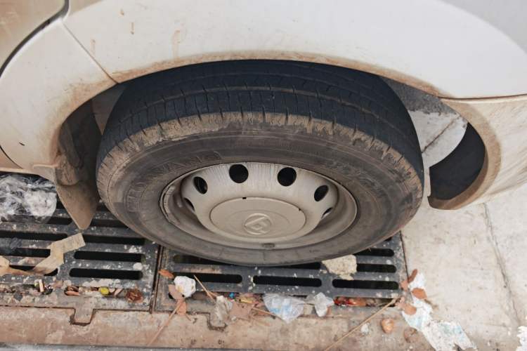 Used SAIC MAXUS Xintu V80 2023 2.0T Manual Classic Aoyuntong Long Wheelbase Mid-Height 6/7/8/9-Seater Right Front Wheel Hub