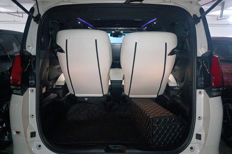 Used Lexus LM 2020 300h Four-Seat Grand Edition
