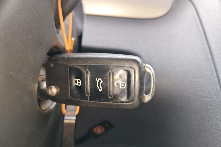 Used Volkswagen Touran 2013 1.4T Manual Comfort Edition 5-Seater Vehicle Key