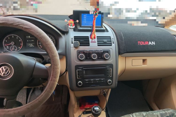 Used Volkswagen Touran 2011 1.4T Manual ZhiShang Edition 5-seater