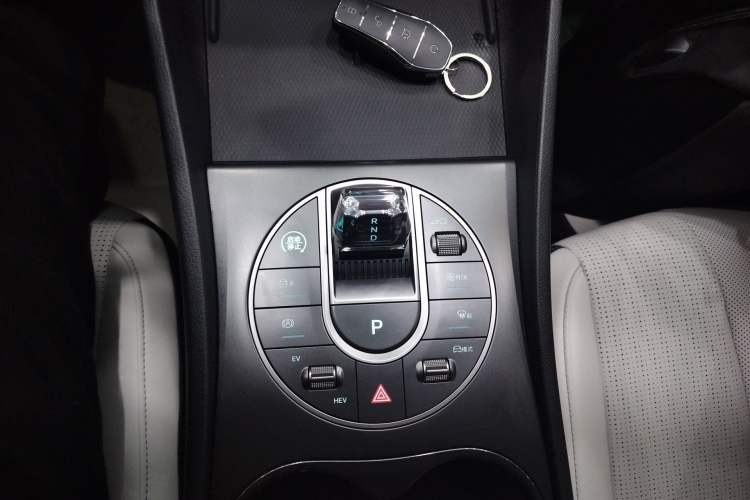 Used BYD Seal 05 DM-i 2025 DM-i Smart Drive 55KM Luxury Model Gear Lever