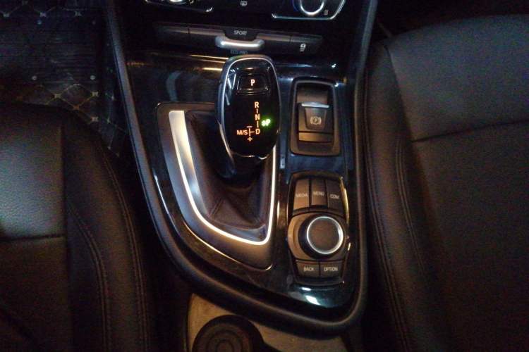 Used BMW 2 Series Gran Tourer 2019 220i Leading Model Gear Lever