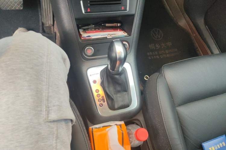 Used Volkswagen Tiguan 2015 1.8TSI Automatic All-Wheel-Drive Luxury Model Gear Lever