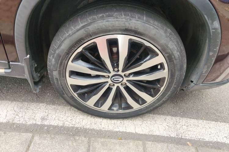 Used GAC Trumpchi GS4 2017 235T Automatic Two-Wheel Drive Luxury Smart Connectivity Version Right Front Wheel Hub