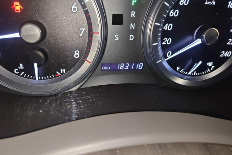 Used Lexus ES 2010 240 Luxury Edition Odometer Close Up