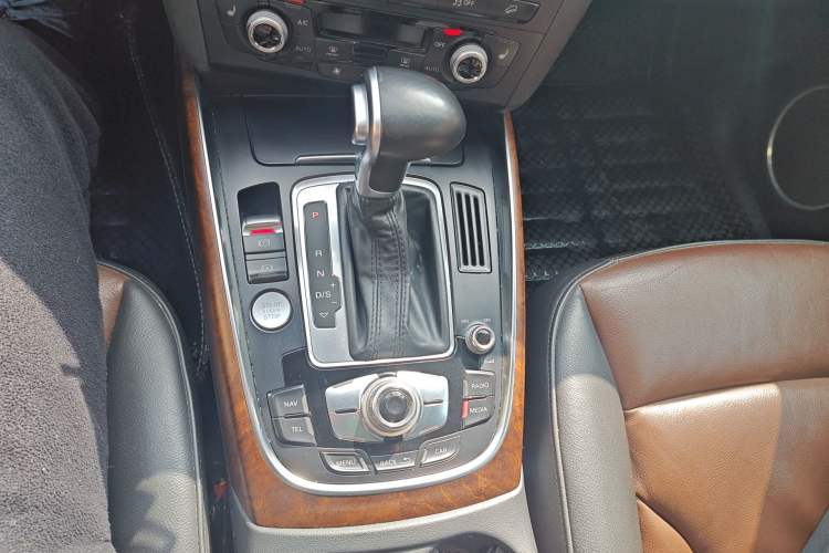 Used Audi Q5 2016 40 TFSI Comfort Model Gear Lever