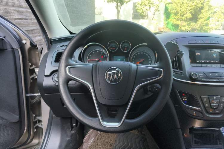 Used Buick Regal 2015 1.6T Leading Technology Model Steering Wheel