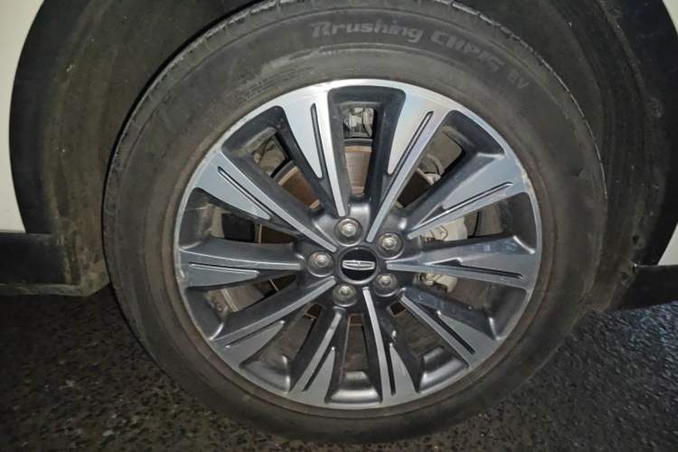 Used Lincoln Corsair 2022 2.0T Two-Wheel Drive Luxury Edition Right Front Wheel Hub