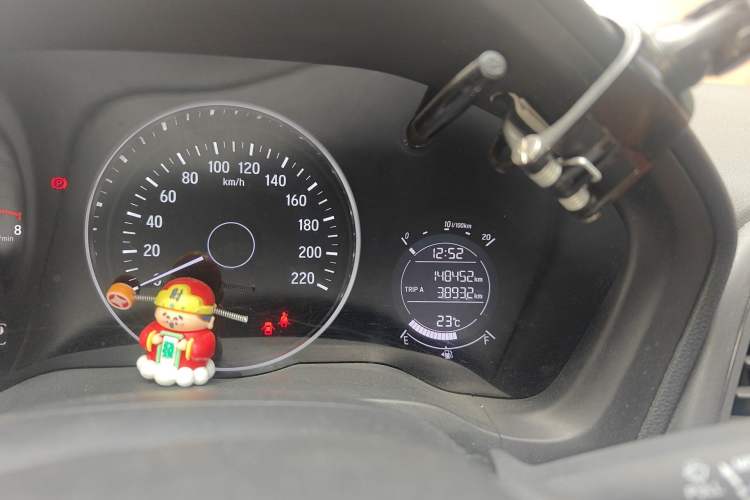 Used Honda Vezel 2015 1.5L CVT two-wheel drive Comfort trim Odometer Close Up