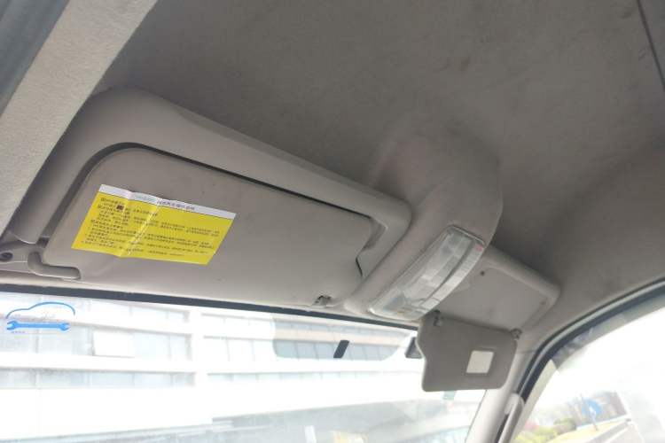 Used SAIC MAXUS Xintu V80 2020 2.5T AMT Classic City Distribution King Short Wheelbase Mid-Roof Design – 2/3 Seats Headliner