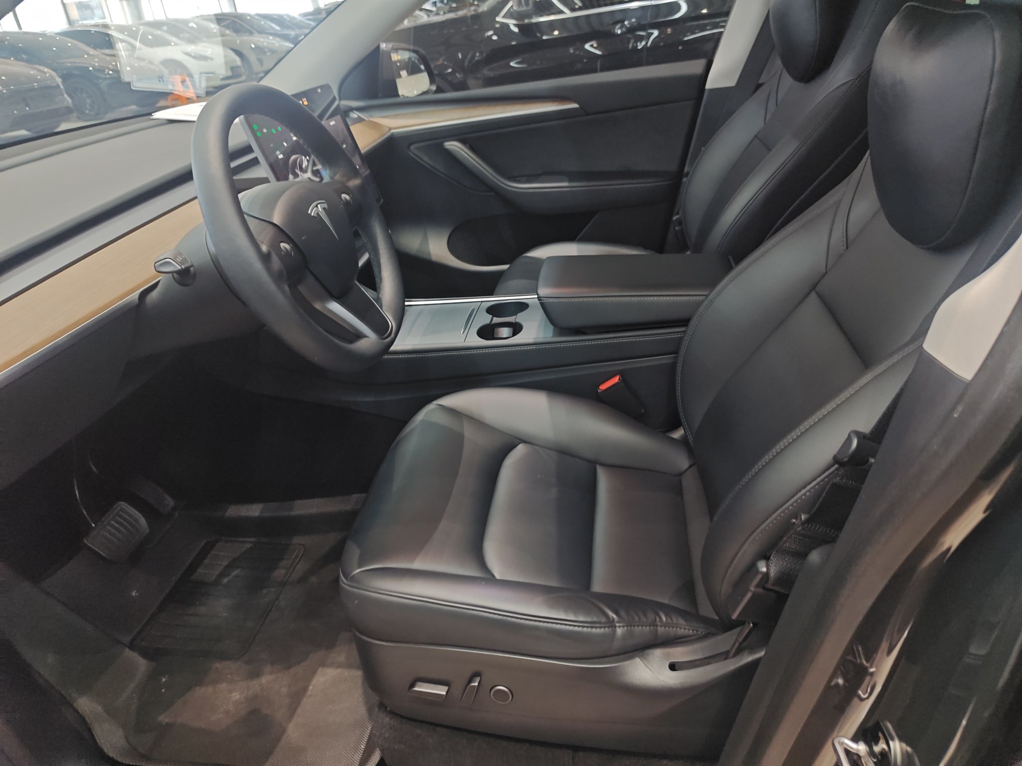 Переднее сиденье в автомобиле