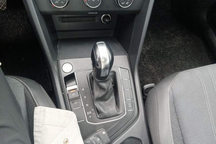 Used Volkswagen Tiguan L 2022 330TSI Automatic Two-Wheel Drive Comfort Edition Gear Lever