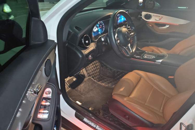 Used Mercedes-Benz GLC Coupe 2021 GLC 260 4MATIC Coupe SUV Driver Seat