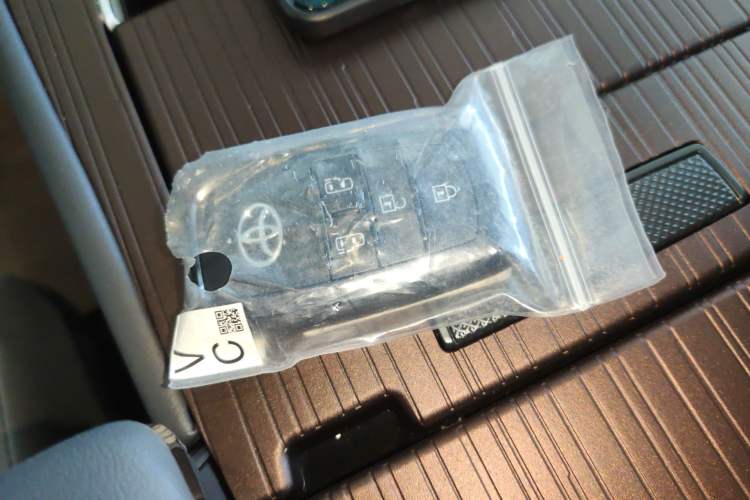 Used Toyota Sienna 2026 Model 2.5L Dual-Engine Two-Wheel-Drive Comfort Edition