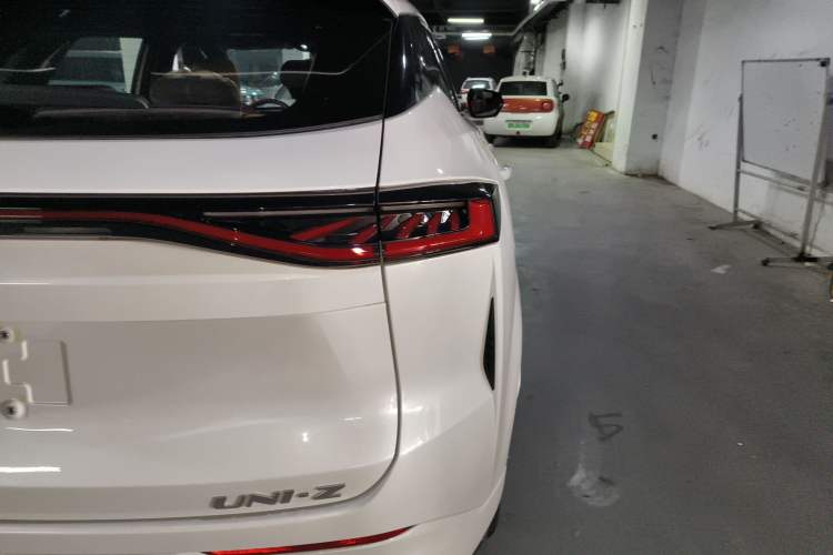 Used Changan UNI-Z New Energy 2024 Blue Whale Smart Electric iDD 125km Leading Model
