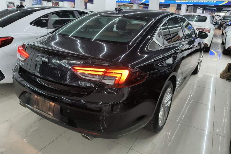 Used Buick Regal 2024 28T Luxury Edition Rear Right 45 Deg