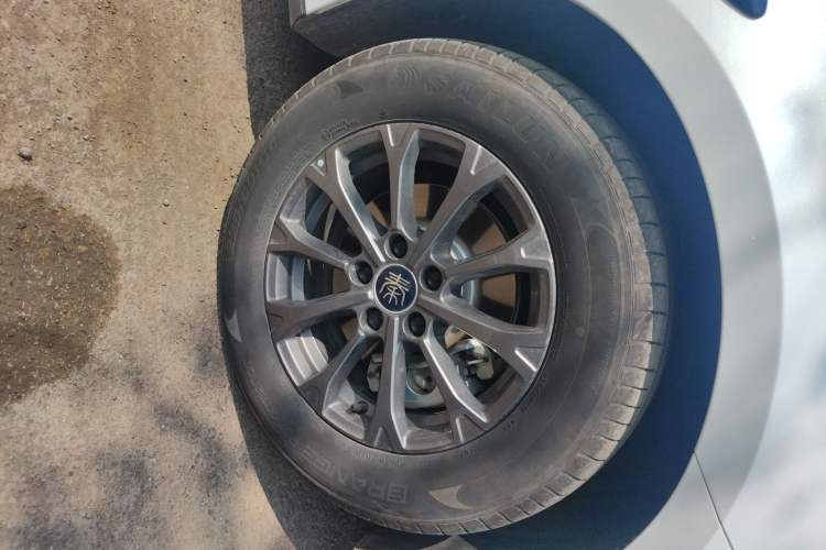 Used BYD Qin L 2025 DM-i Smart Drive 80KM Leading Model Right Front Wheel Hub