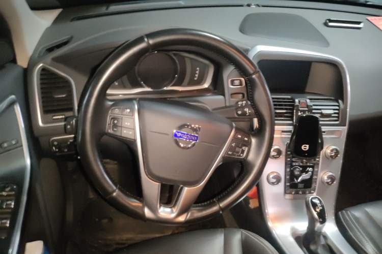 Used Volvo XC60 2017 T5 AWD Smart Upgrade Edition Steering Wheel