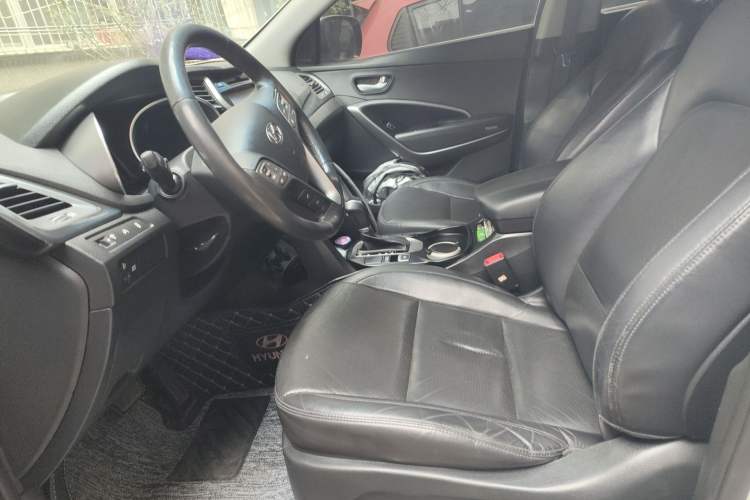 Used Hyundai Santa Fe 2015 2.0T Automatic Two-Wheel Drive Smart Version 5 Seats