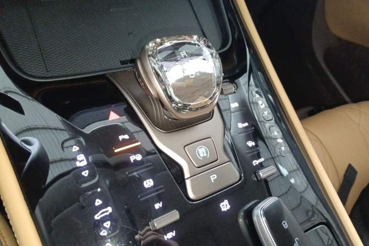 Used Denza D9 2022 DM-i 970 Four-Wheel Drive Flagship Model