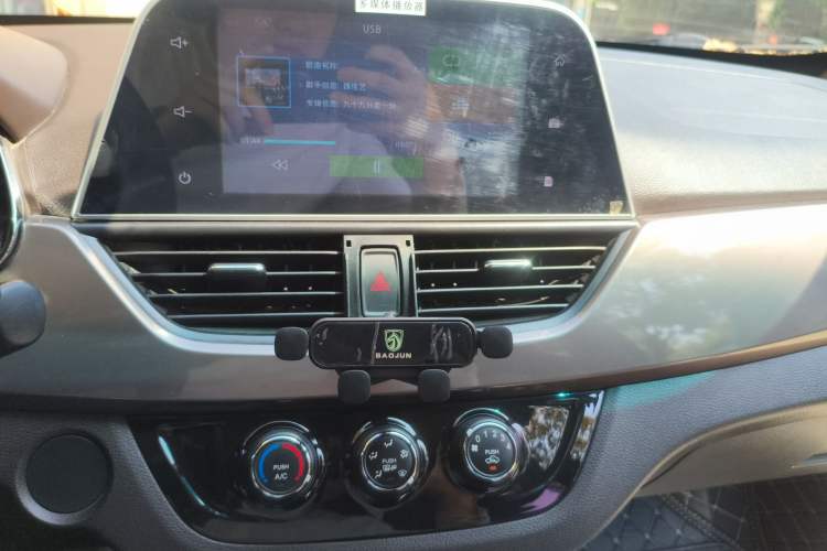 Used Baojun 310W 2017 1.5L Manual Fashion Model China V
